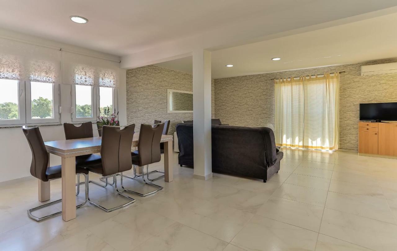 Apartments Dora Victoria Dream Medulin Exterior photo